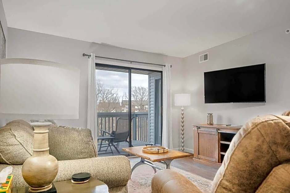 Ozark Mountain Retreat, Family Condo with Resort Amenities