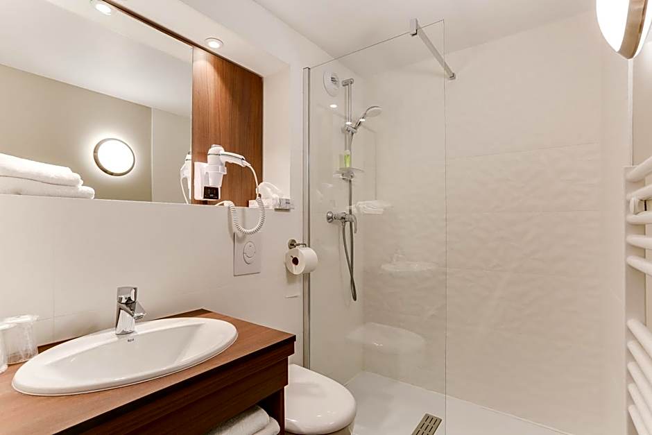 Brit Hotel Caen Nord - Mémorial