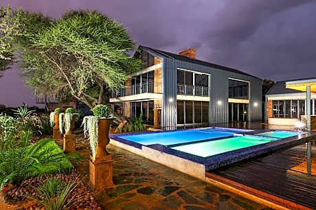 Naka Luxury Safari Lodge
