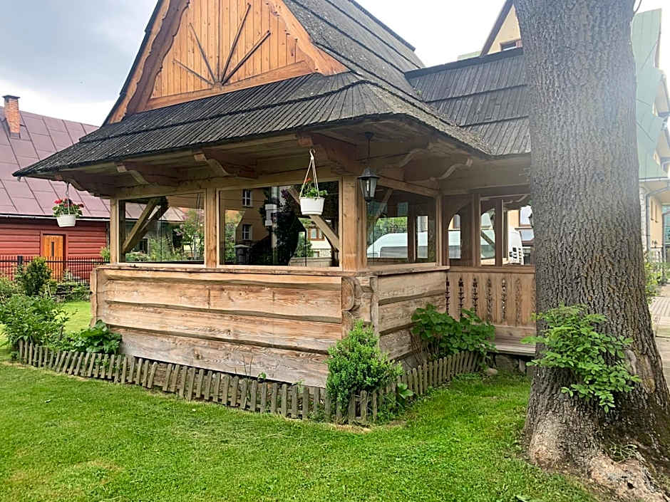 Willa Podhalanka Jacuzzi & sauna - drewniany dom dla 20 osób