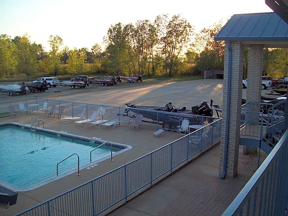 Days Inn by Wyndham Grove