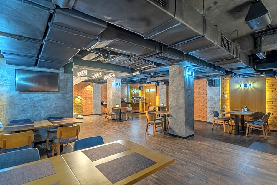 Atlas Abashidze – Tbilisi, MA