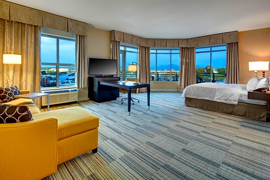 Hampton Inn & Suites - Roanoke-Downtown, VA