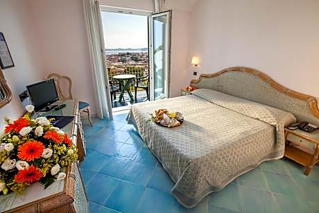 Double or Twin Room with Sea View