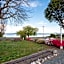 Jack & Di's Waiteti Lakefront Motel