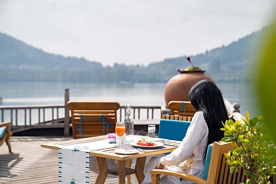 Sukoon Houseboat Dal Lake
