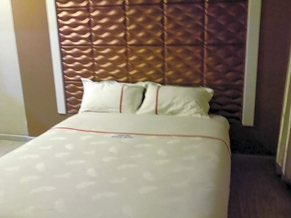 Freedom City Hotel