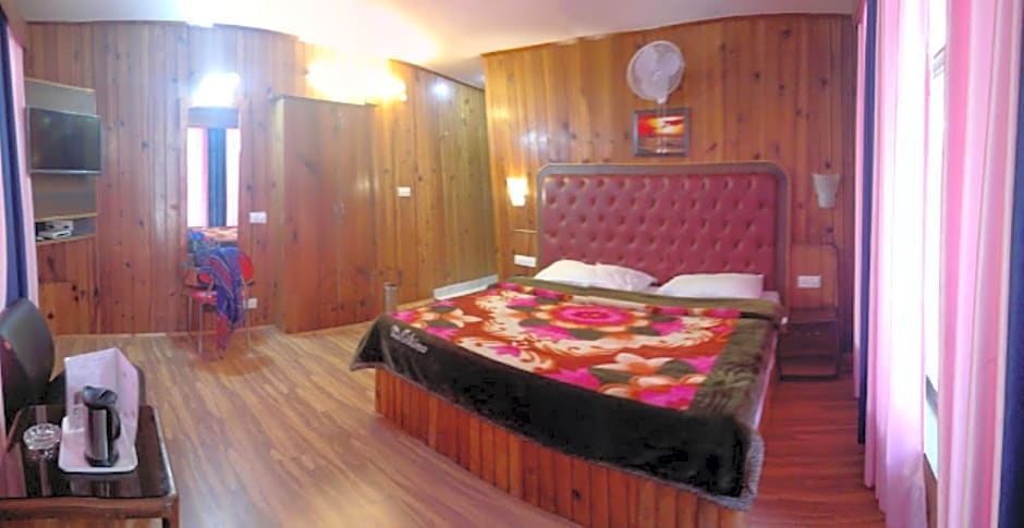 Goroomgo Samiru Manali 