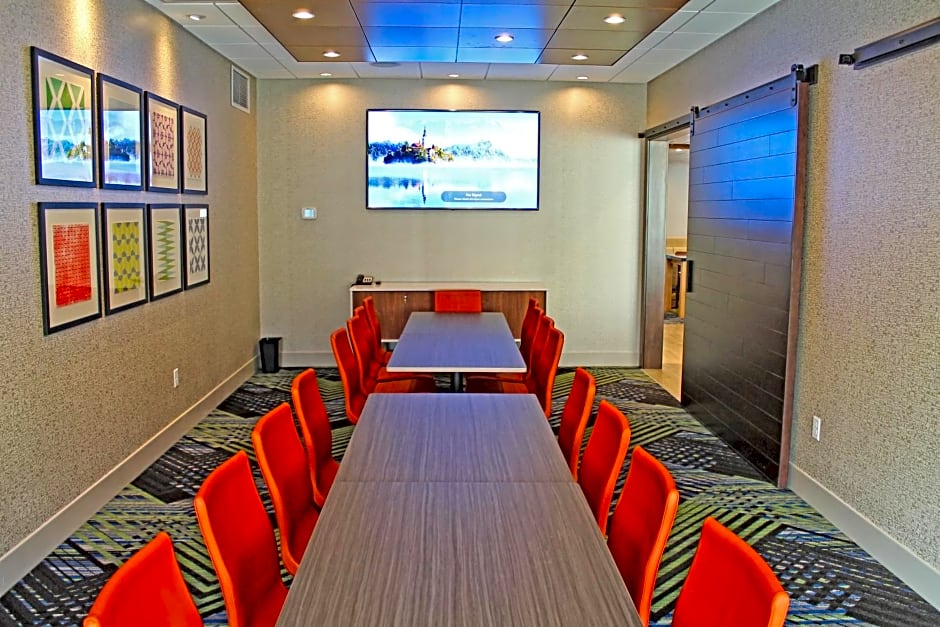 Holiday Inn Express & Suites St. Louise South I-55 By IHG