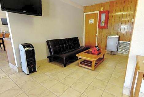 Americas Best Value Inn & Suites Macon at Eisenhower Pkwy