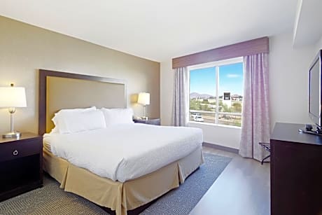 Suite - Hearing Accessible - Non-Smoking