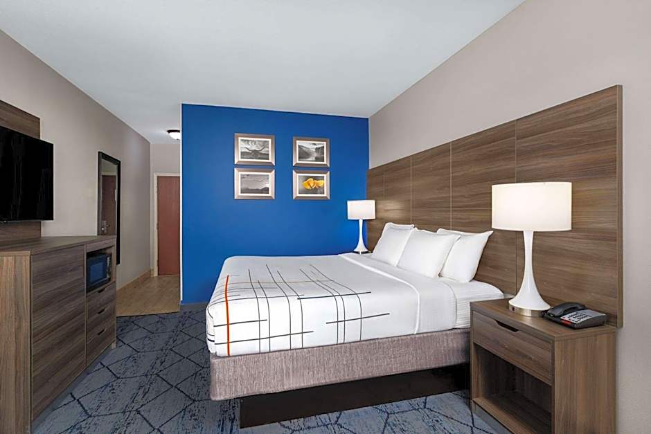 La Quinta Inn & Suites by Wyndham Denton - University Drive