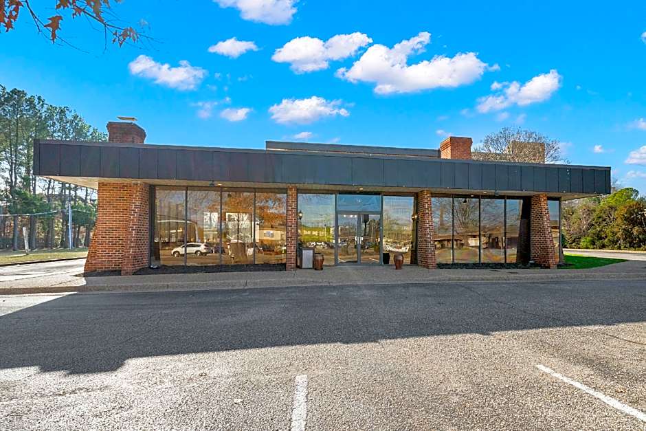 Williamsburg Suites