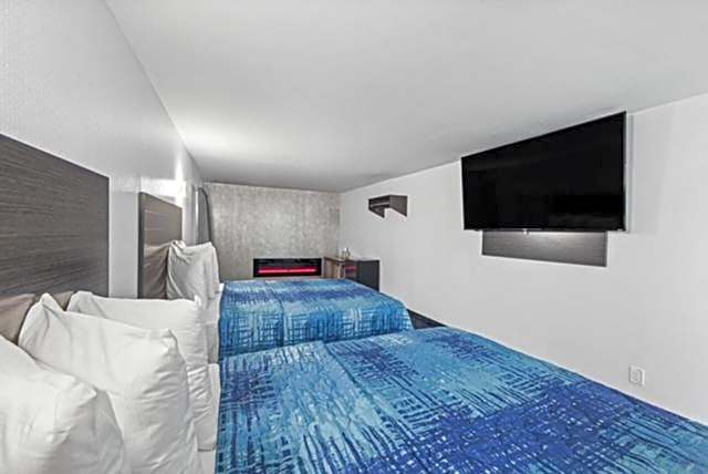 Hotel OPUS Bronx Near Bay Plaza Mall