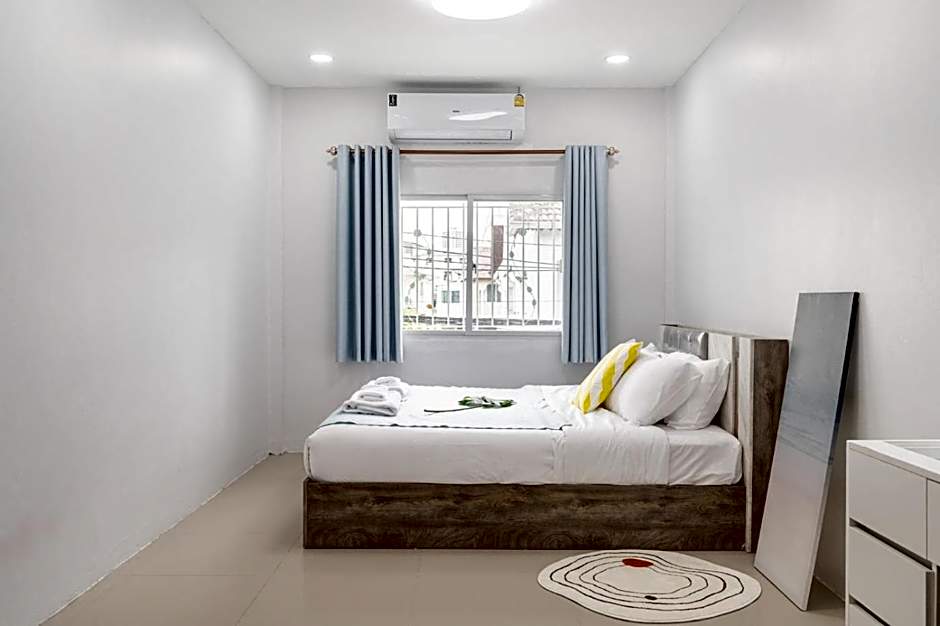 MIQ HK111-4BR Home Ratchada-Huaykwang 14PAX