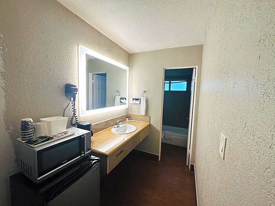 Casa Blanca Hotel & Suites Orange SR-55 Freeway, Near Honda Center, Chapman University, Disneyland