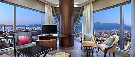 King Executive Suite with Lounge Access
