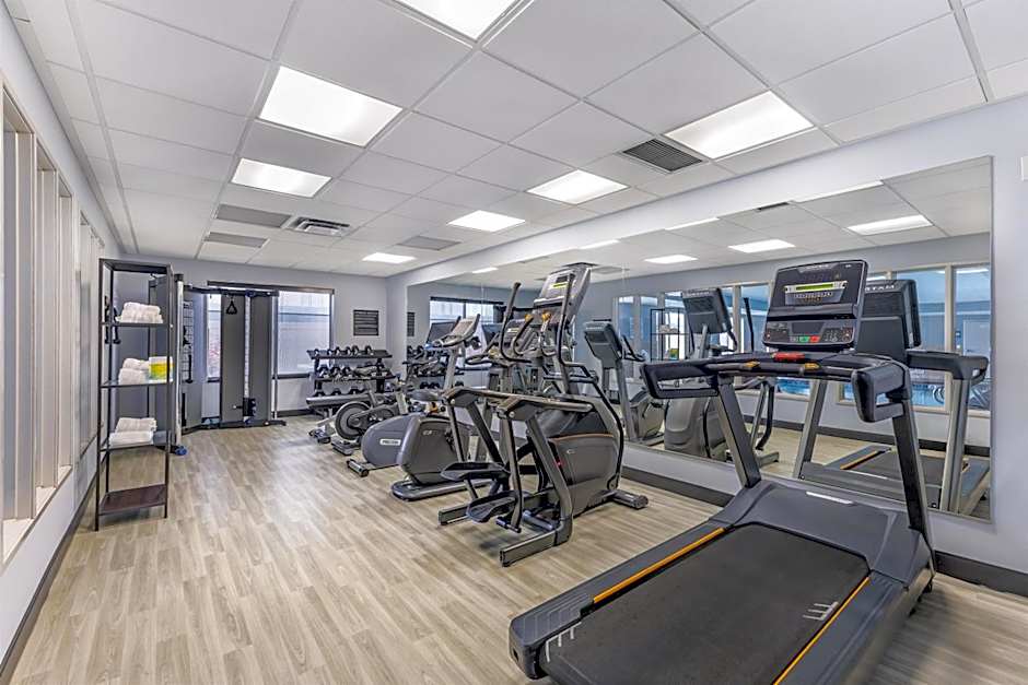Best Western Plus Airport Inn & Suites