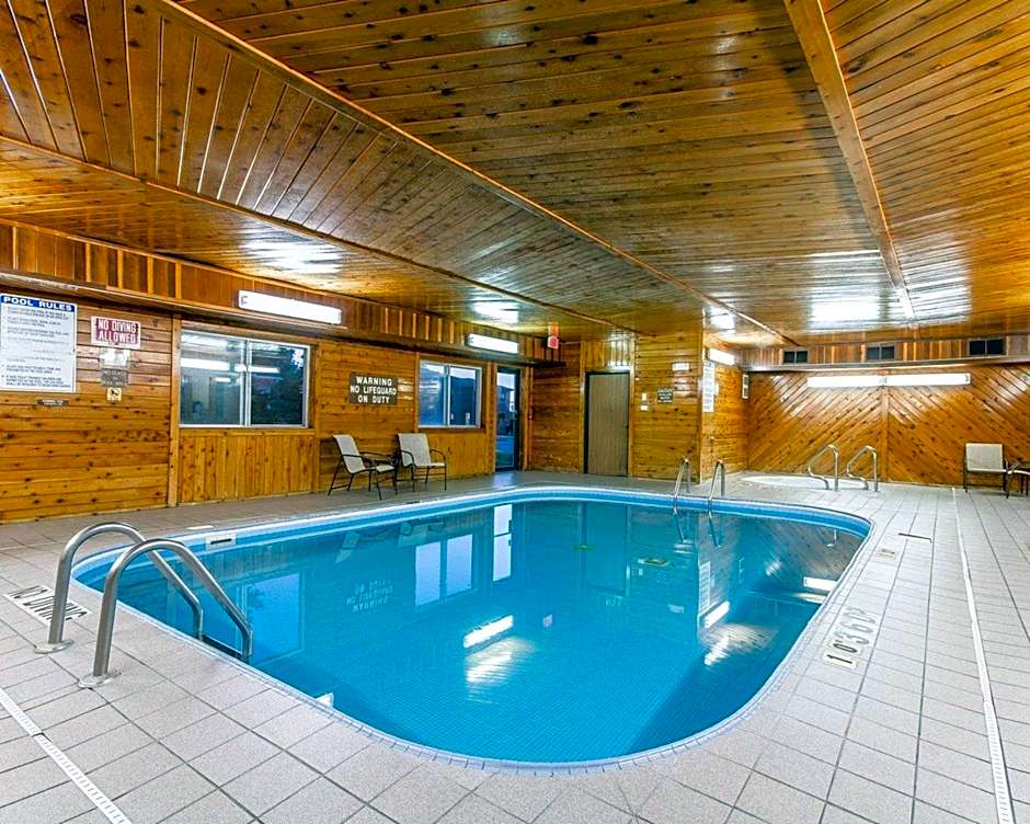 Quality Inn & Suites Eau Claire University Area