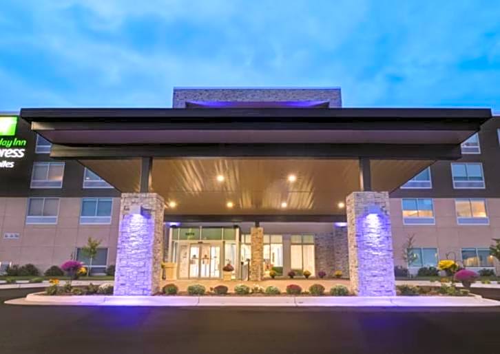 Holiday Inn Express & Suites - Detroit - Dearborn By IHG