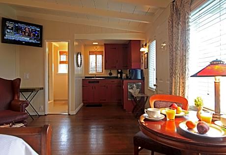 Deluxe Queen Room