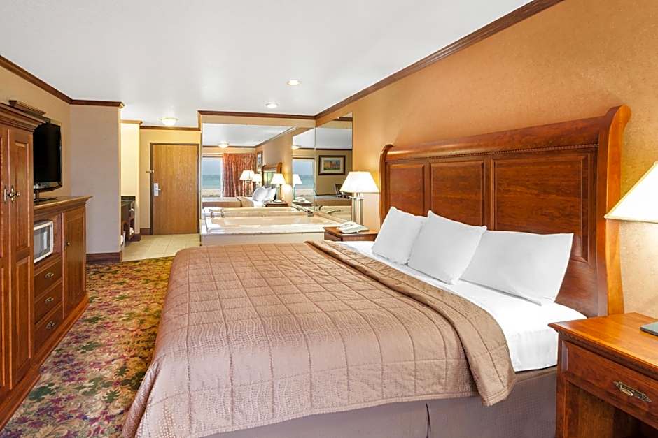 Ramada by Wyndham Mackinaw City Waterfront