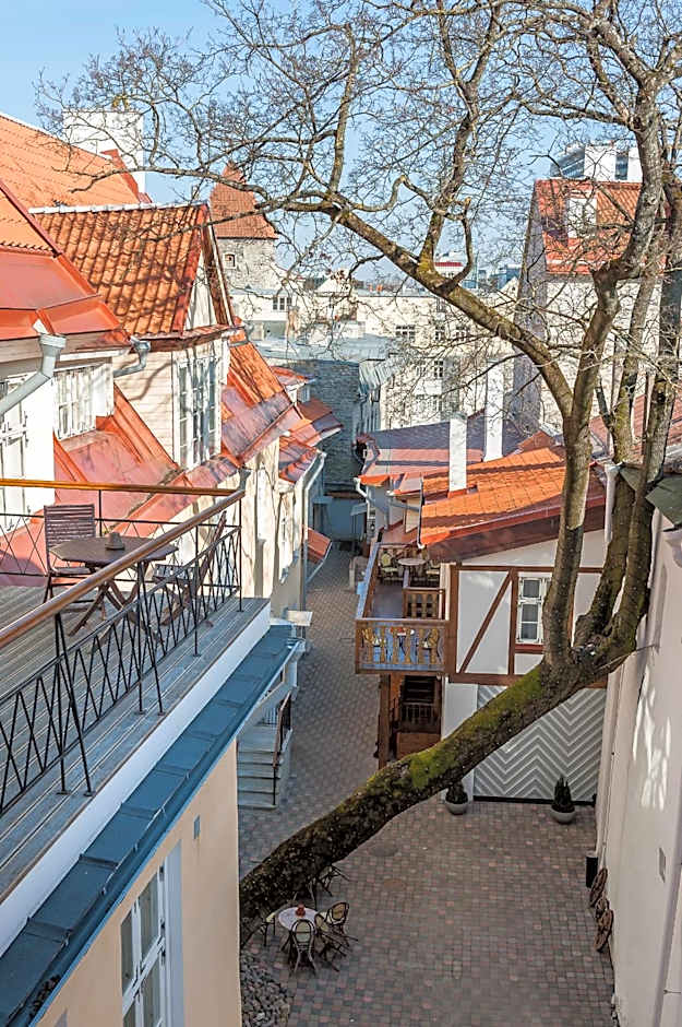 Three Crowns Residents