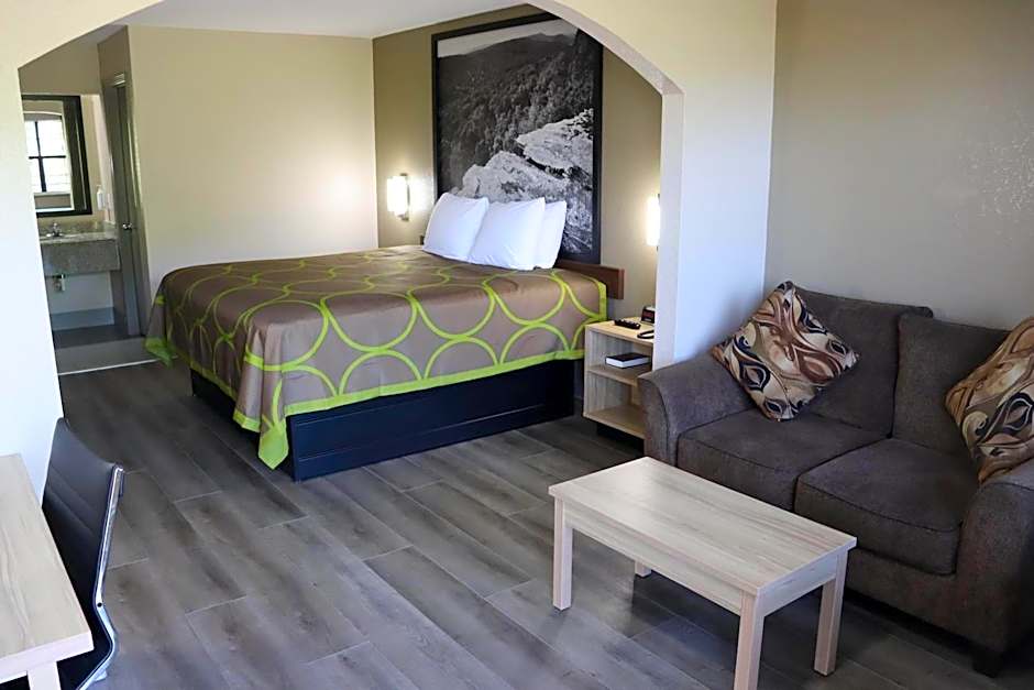 Super 8 by Wyndham Cabot
