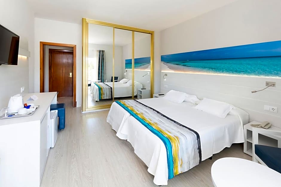 Photo 1 of 2 of Double Room