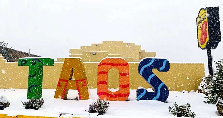 Super 8 by Wyndham Taos