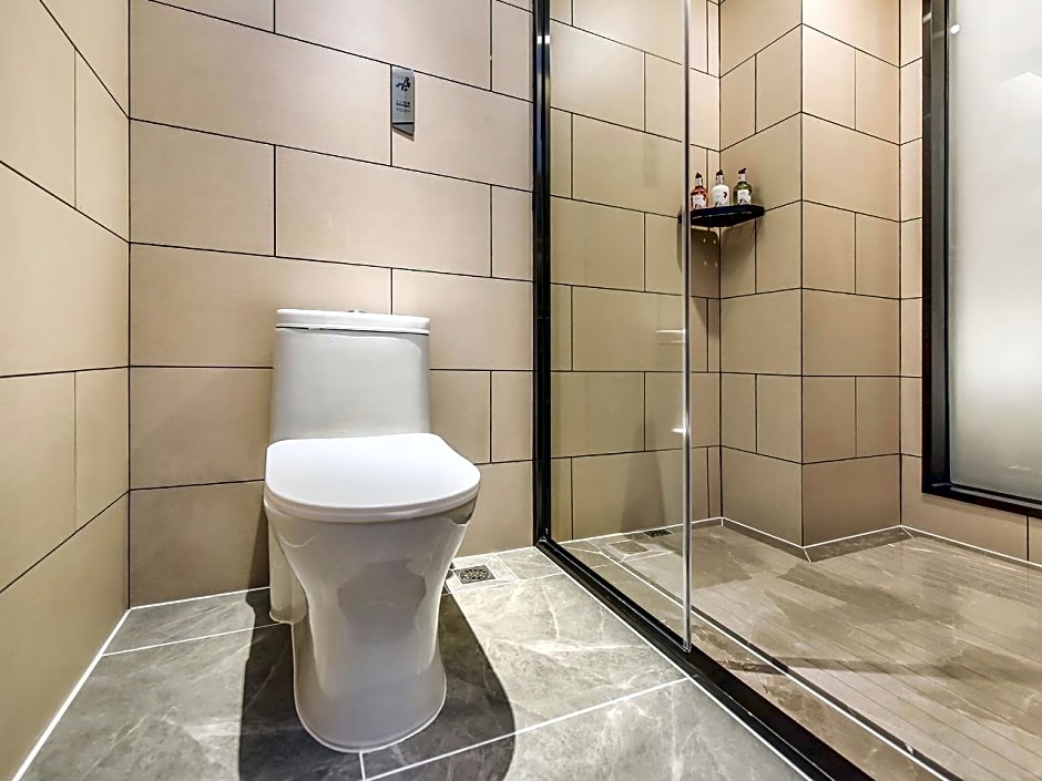 Boman Hotel Maoming High-speed ​​Railway Station South Aiqinghai Shopping Park