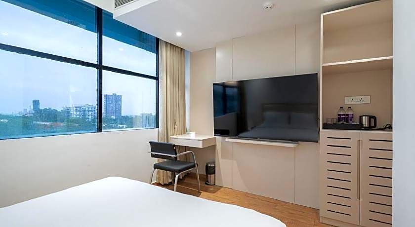 uptown hotel