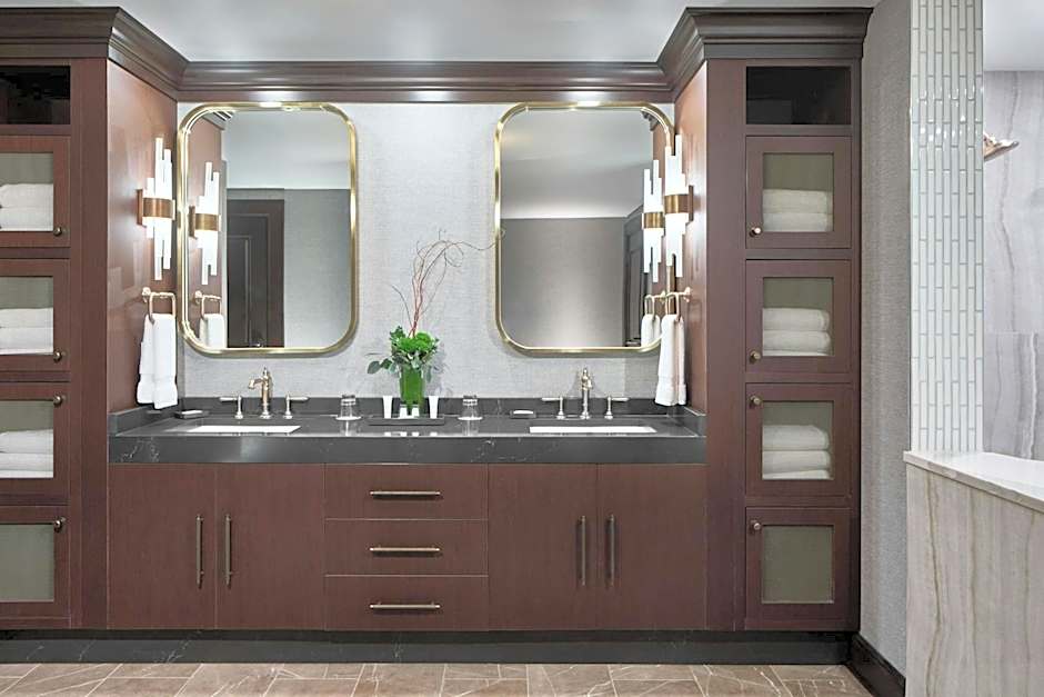 Renaissance Shoals Resort & Spa