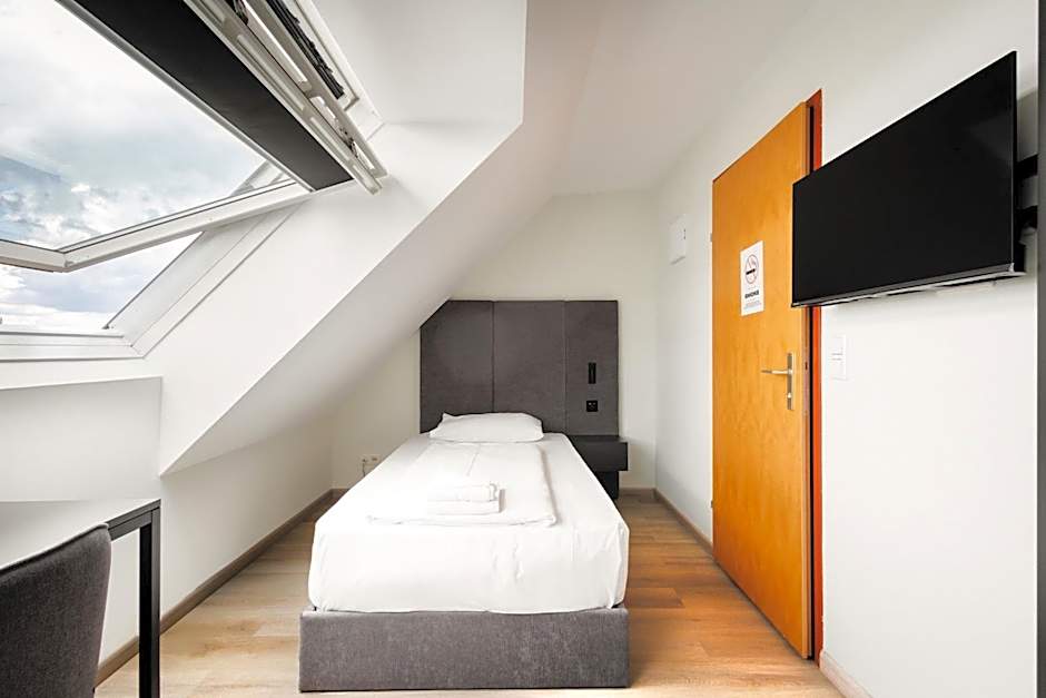 Lenas Donau Hotel