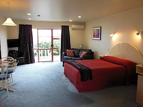 Studio with Spa Bath