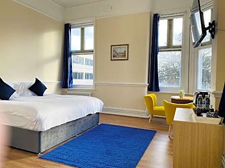 Suite-Executive-Ensuite with Shower-City View-Executive Suite