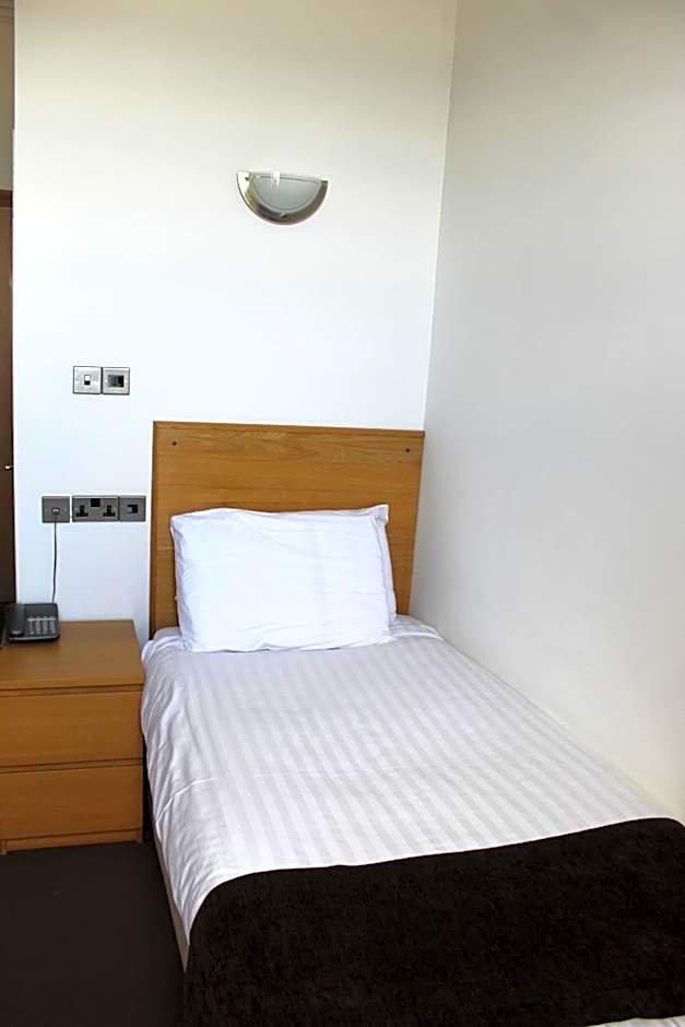 Four Saints Brig Y Don Hotel