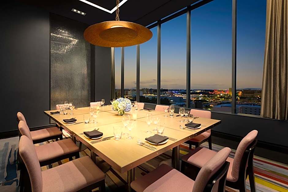 The Viv Hotel, Anaheim, a Tribute Portfolio Hotel