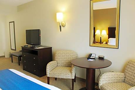 King Suite with Sofa Bed - Hearing Accessible