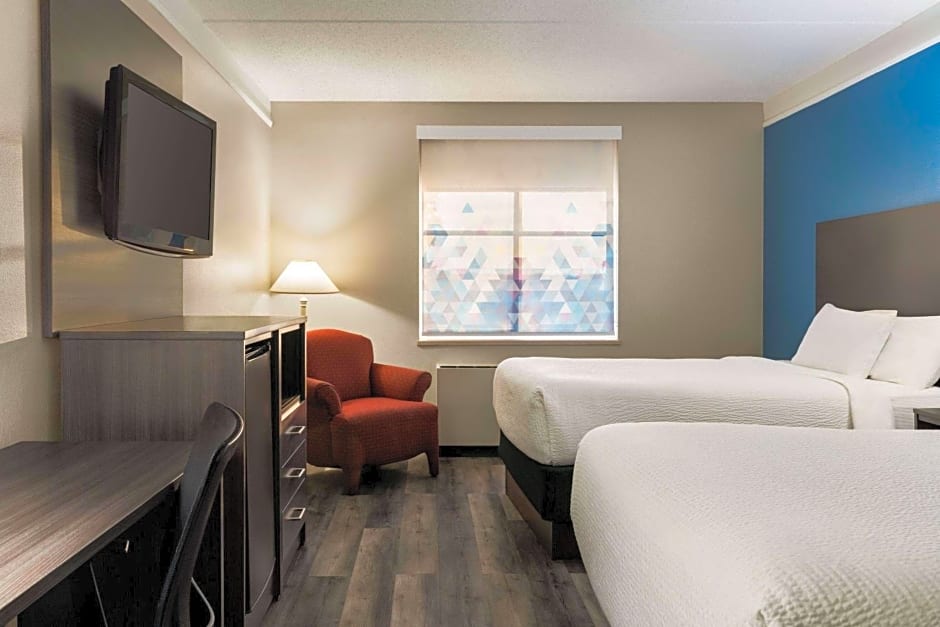 La Quinta Inn & Suites by Wyndham Madison American Center