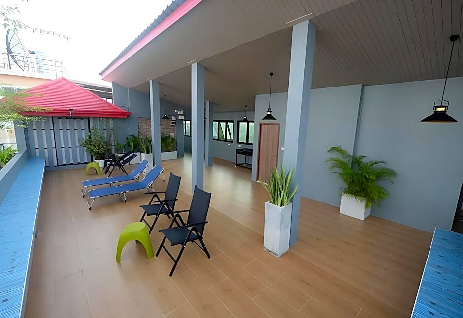 Red Door Samsen Hotel