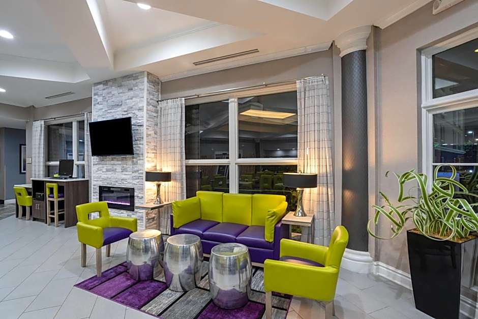 La Quinta Inn & Suites by Wyndham Birmingham Hoover