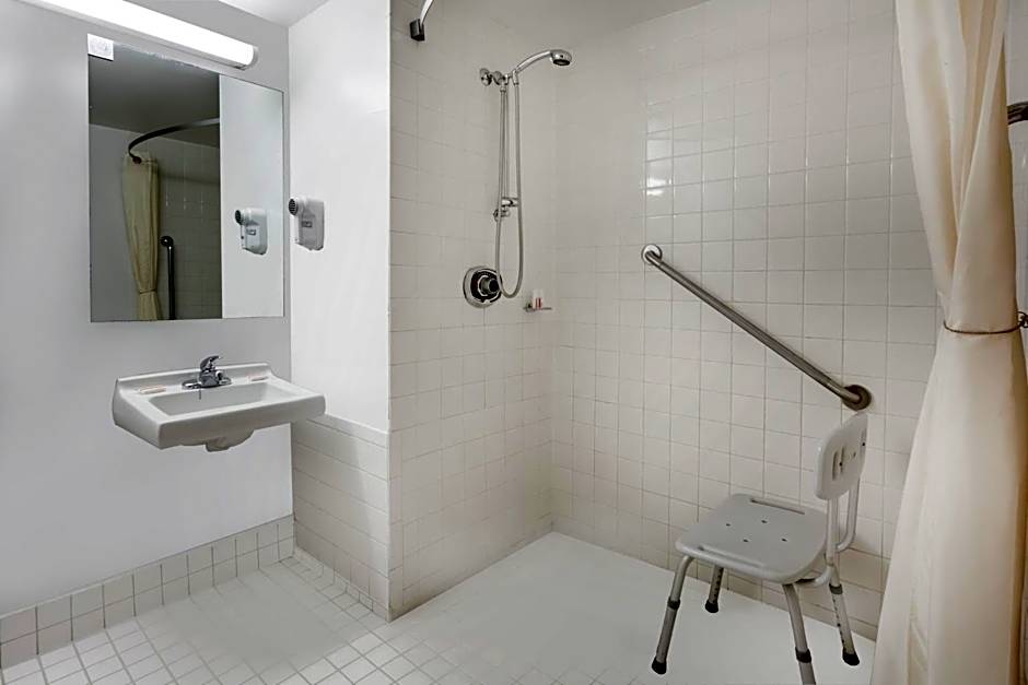 Super 8 by Wyndham Sudbury ON