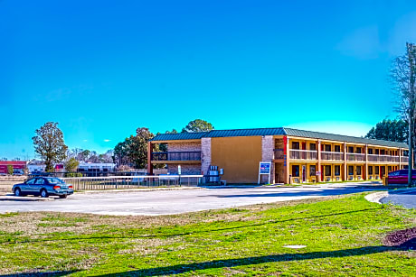 Mayfair Inn by OYO Williamston Hwy 64