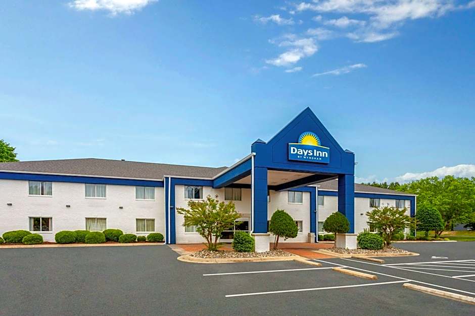 Days Inn & Suites by Wyndham Siler City