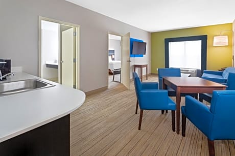 One-Bedroom King Suite - Non-Smoking