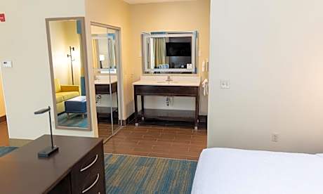 King Studio Suite with Sofa Bed - Hearing Access/Non-Smoking