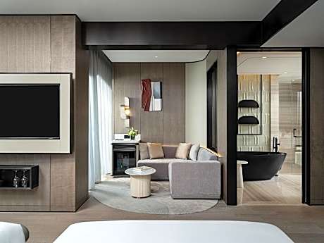 Intercontinental Lake View