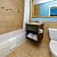 Commander Beach House Hotel