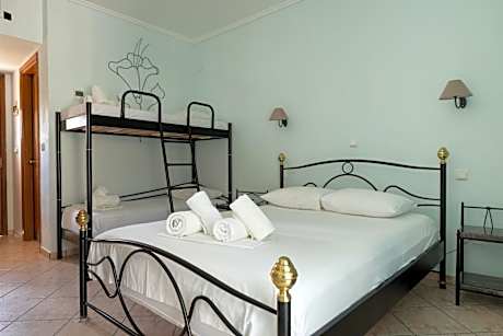 Family Room (2 Adults + 2 Children)